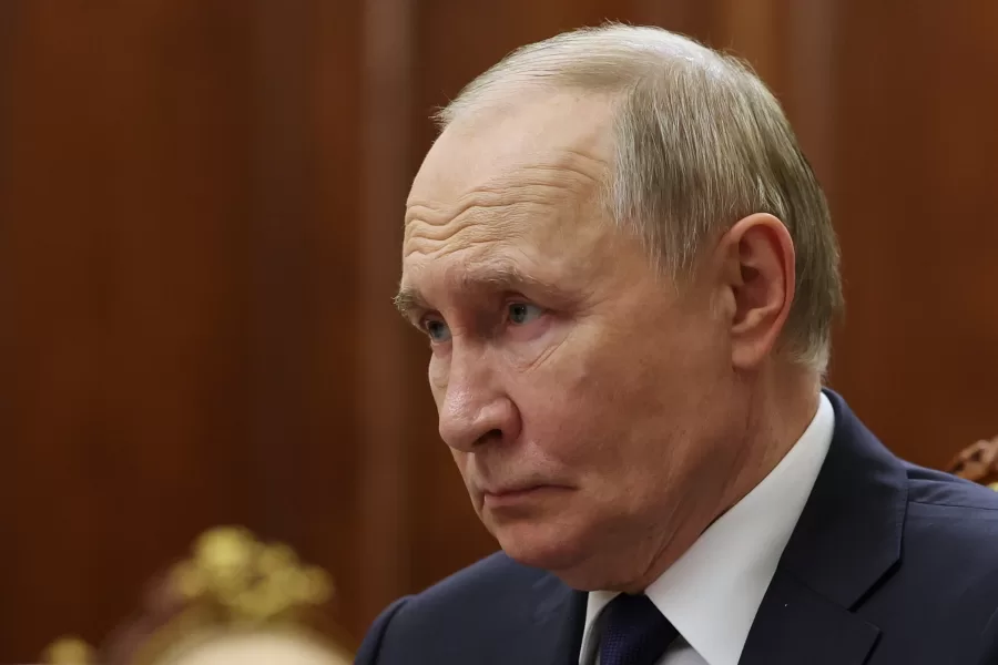 Russian President Vladimir Putin listens to Moscow Region Governor Andrei Vorobyov during their meeting at the Kremlin in Moscow, Russia, Monday, Dec. 29, 2025. (Mikhail Metzel, Sputnik, Kremlin Pool Photo via AP)





Associate Press/ LaPresse
Only Italy and Spain