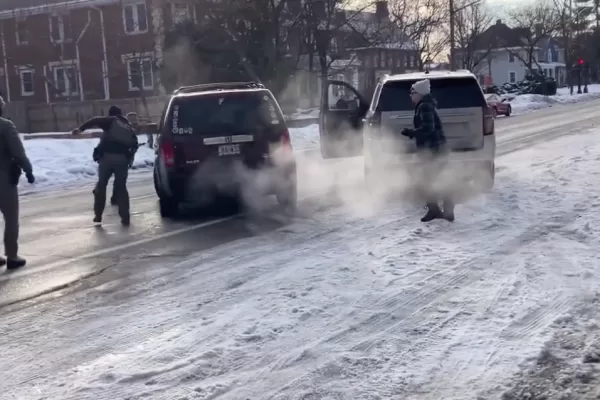 Donna uccisa a Minneapolis dalla polizia anti-migranti, il video che smentisce gli agenti e fa infuriare Trump