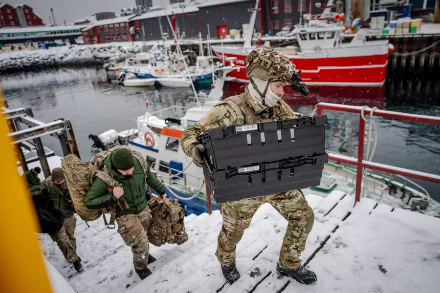 Danish soldiers disembark at the harbor in Nuuk, Greenland, on Sunday, Jan. 18, 2026. (Mads Claus Rasmussen/Ritzau Scanpix via AP) 


Associated Press / Lapresse
Only italy and spain
