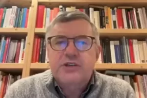 Referendum giustizia, Barbero si avventura nel diritto costituzionale ma poi ammette il “no” ideologico. Da Travaglio a Gratteri, tutte le conversioni