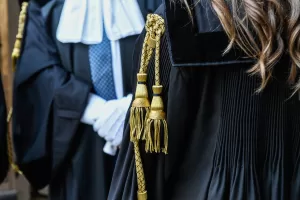 Il caso della magistrata milanese: caregiver nel labirinto della burocrazia. Trasferimento bloccato e denuncia per falso