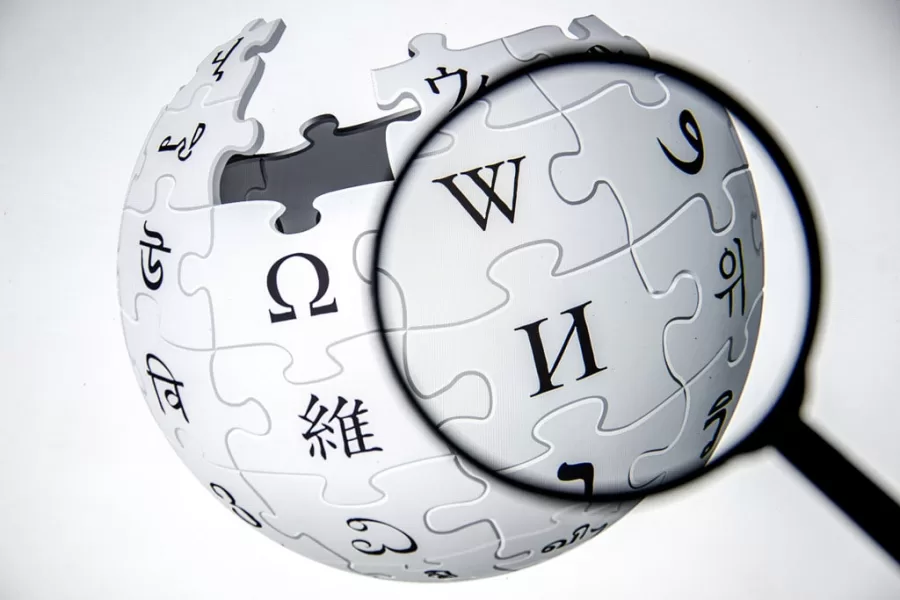 25 anni di Wikipedia: l’enciclopedia libera nell’epoca delle risposte automatiche