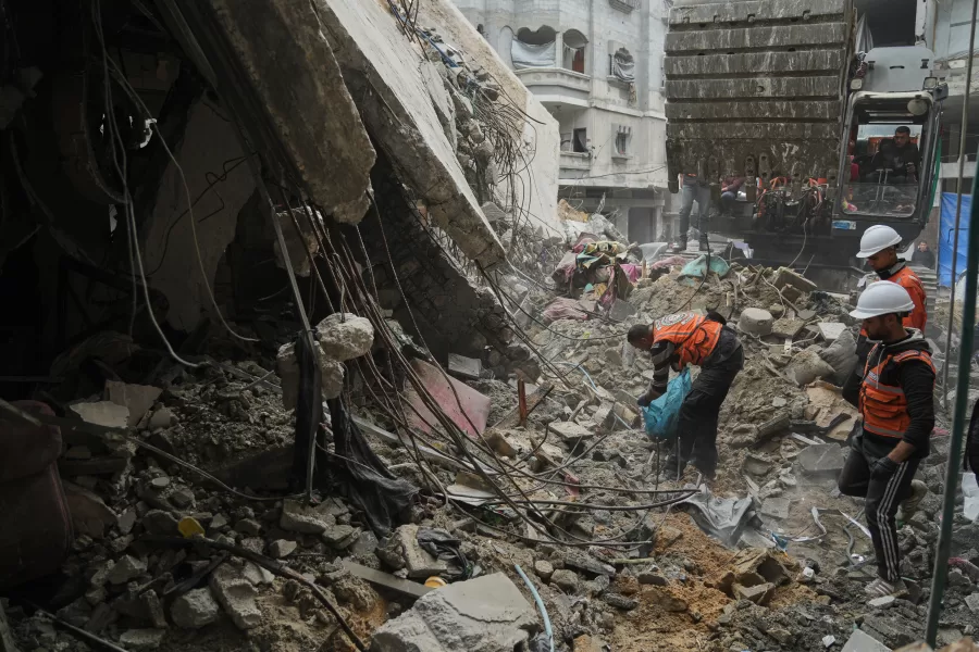 Gaza’s civil defense teams work to recover the remains of members of the Abu Nada family, who remain trapped beneath the rubble of their four-story house after it was destroyed by an Israeli airstrike in December 2023, in Gaza City, Monday, Feb. 9, 2026. (AP Photo/Jehad Alshrafi) 



Associated Press / LaPresse
Onlyi italy and spain