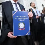 Referendum: il “No” vuole difendere la Costituzione, ma la Carta viene ritoccata continuamente