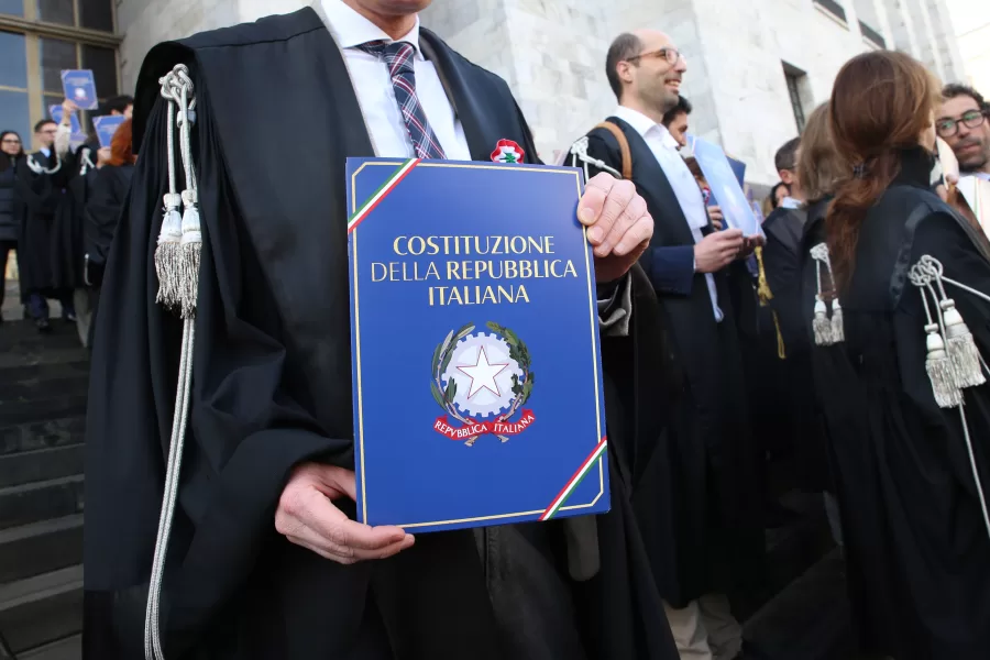 Referendum: il “No” vuole difendere la Costituzione, ma la Carta viene ritoccata continuamente