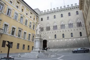 PIAZZA SALIMBENI SEDE MPS BANCA MONTE DEI PASCHI DI SIENA