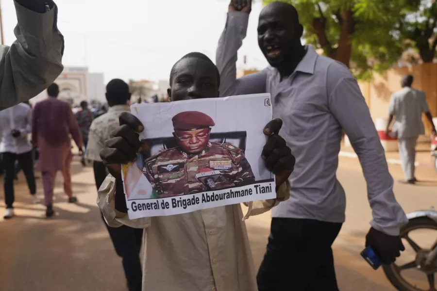 FILE – Nigeriens participate in a march called by supporters of coup leader Gen. Abdourahmane Tchiani, pictured, in Niamey, Niger, July 30, 2023. (AP Photo/Sam Mednick, File) 


Associated Press / LaPresse
Only italy and spain