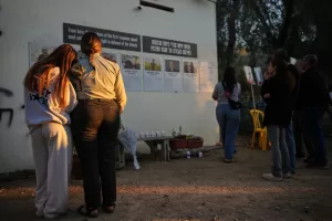 People attend a memorial service marking two years since the Oct. 7, 2023, Hamas cross-border attack on Israel, in Kibbutz Kfar Aza, southern Israel where many of its community members were Killed and abducted, Tuesday, Oct. 7, 2025. (AP Photo/Ohad Zwigenberg) 


Associated Press / LaPresse
Only italy and spain