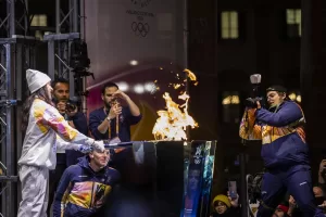 Anci e Milano-Cortina: “Abbiamo portato la fiamma olimpica nel maggior numero di comuni. Ogni anno 100 milioni per gli impianti” Anci e Milano-Cortina: “Abbiamo portato la fiamma olimpica nel maggior numero di comuni. Ogni anno 100 milioni per gli impianti”