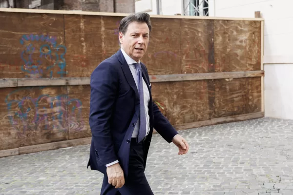 Il presidente del Movimento 5 stelle Giuseppe Conte durante il punto stampa nei pressi del Senato, Roma, Giovedì 19 Febbraio 2026 (Foto Roberto Monaldo / LaPresse) 

Five Star Movement president Giuseppe Conte speaks to journalists near the Senate, Rome, Thursday, February 19, 2026 (Photo by Roberto Monaldo / LaPresse)