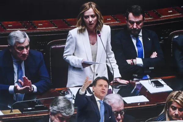 GIUSEPPE CONTE POLITICO SULLO SCHERMO GIORGIA MELONI PREMIER MATTEO SALVINI MINISTRO INFRASTRUTTURE ANTONIO TAJANI