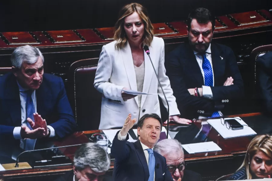 GIUSEPPE CONTE POLITICO SULLO SCHERMO GIORGIA MELONI PREMIER MATTEO SALVINI MINISTRO INFRASTRUTTURE ANTONIO TAJANI