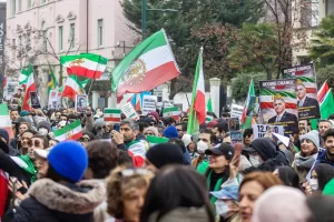 Presidio manifestanti iraniani contro il regime dell’Ayatollah Ali Khamenei davanti al Consolato dell’Iran in Viale Monte Rosa 88 – Milano, Italia – Sabato, 17 gennaio 2026 (foto Stefano Porta / LaPresse)
Iranian protesters rally against the regime of Ayatollah Ali Khamenei in front of the Iranian Consulate at Viale Monte Rosa 88.
– Milan, Italy – Saturday, 17 January 2026 (photo Stefano Porta / LaPresse) Presidio manifestanti iraniani contro il regime dell’Ayatollah Ali Khamenei davanti al Consolato dell’Iran in Viale Monte Rosa 88 – Milano, Italia – Sabato, 17 gennaio 2026 (foto Stefano Porta / LaPresse)
Iranian protesters rally against the regime of Ayatollah Ali Khamenei in front of the Iranian Consulate at Viale Monte Rosa 88.
– Milan, Italy – Saturday, 17 January 2026 (photo Stefano Porta / LaPresse)
