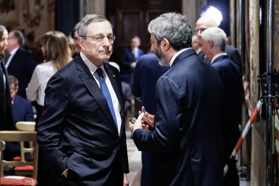 Mario Draghi e Roberto Fico al Quirinale in occasione della cerimonia per lo scambio di auguri di fine anno con i rappresentanti delle istituzioni, delle forze politiche e della societ√† civile, Roma, Venerd√¨ 19 Dicembre 2025 (Foto Roberto Monaldo / LaPresse) 

Mario Draghi and Roberto Fico at the Quirinale during the ceremony for the exchange of end-of-year greetings with the representatives of the institutions, political forces and civil society, Rome, Friday, December 19, 2025 (Photo by Roberto Monaldo / LaPresse)