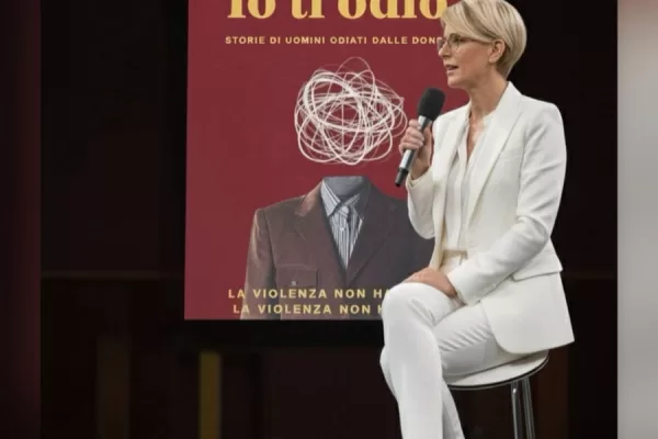 Gli assistenti sociali sbagliano, la scrittrice Zuppicchiatti denuncia: “Falsi codici rossi lasciano padri senza giustizia”