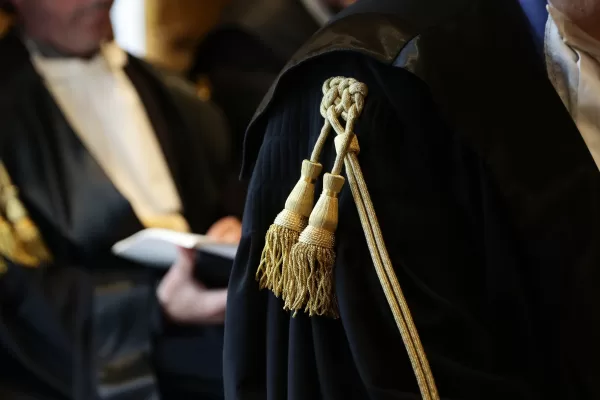 Incompatibilità tra magistrati e avvocati legati da rapporti familiari, la soluzione perfetta non esiste