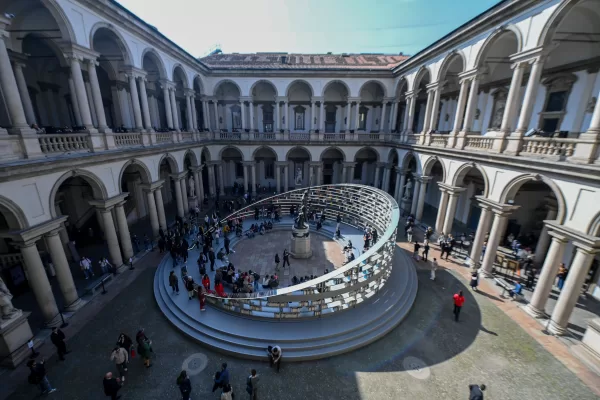 Milano, i cantieri della rigenerazione procedono tra gru e pazienza