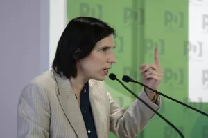 La segretaria Elly Schlein alla Direzione Nazionale del Partito Democratico — Roma—Italia —Venerdì 06 Febbraio  2026 – Politica – (foto di Cecilia Fabiano/ LaPresse) 
Secretary Elly Schlein at National Leadership Reunion of Democratic Party — Rome—Italy Friday January 6, 2026 – Politics  – (photo by Cecilia Fabiano/LaPresse)