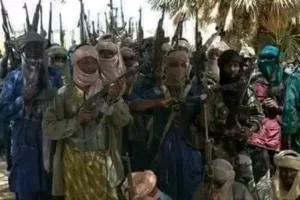 L’orrore del terrorismo islamico in Nigeria: musulmani uccisi (perché rifiutano di arruolarsi), cristiani rapiti e villaggi bruciati