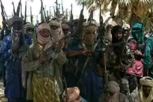 L’orrore del terrorismo islamico in Nigeria: musulmani uccisi (perché rifiutano di arruolarsi), cristiani rapiti e villaggi bruciati