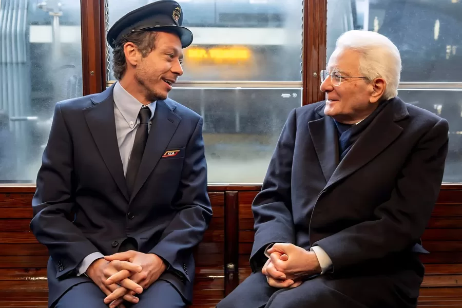 Un tram chiamato Italia: Mattarella, Valentino Rossi e lo spot per Milano-Cortina 2026 che sceglie la lentezza della responsabilità contro la retorica del protagonismo