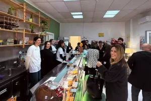 L’Orsa Maggiore Bar Bistrot & Factory, a Napoli “Un passo alla volta” aiuta le persone con fragilità: raccolti 100mila euro in 4 mesi L’Orsa Maggiore Bar Bistrot & Factory, a Napoli “Un passo alla volta” aiuta le persone con fragilità: raccolti 100mila euro in 4 mesi