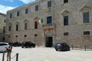 Voltaire, Solženicyn e gli inquisitori di Trani condannati per violenza sui testimoni e (solo) sospesi… Voltaire, Solženicyn e gli inquisitori di Trani condannati per violenza sui testimoni e (solo) sospesi…