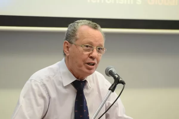 Karmon sulle mosse dell’Iran: “Mirano al terrorismo globale. La distruzione di Hezbollah è difficile, ma più importante del cambio di regime a Teheran”