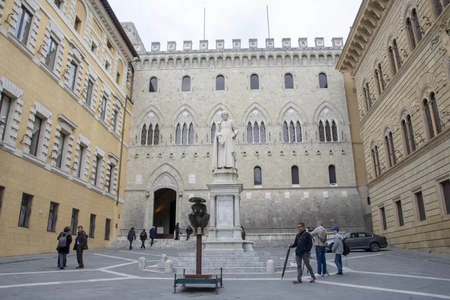 PIAZZA SALIMBENI SEDE MPS BANCA MONTE DEI PASCHI DI SIENA