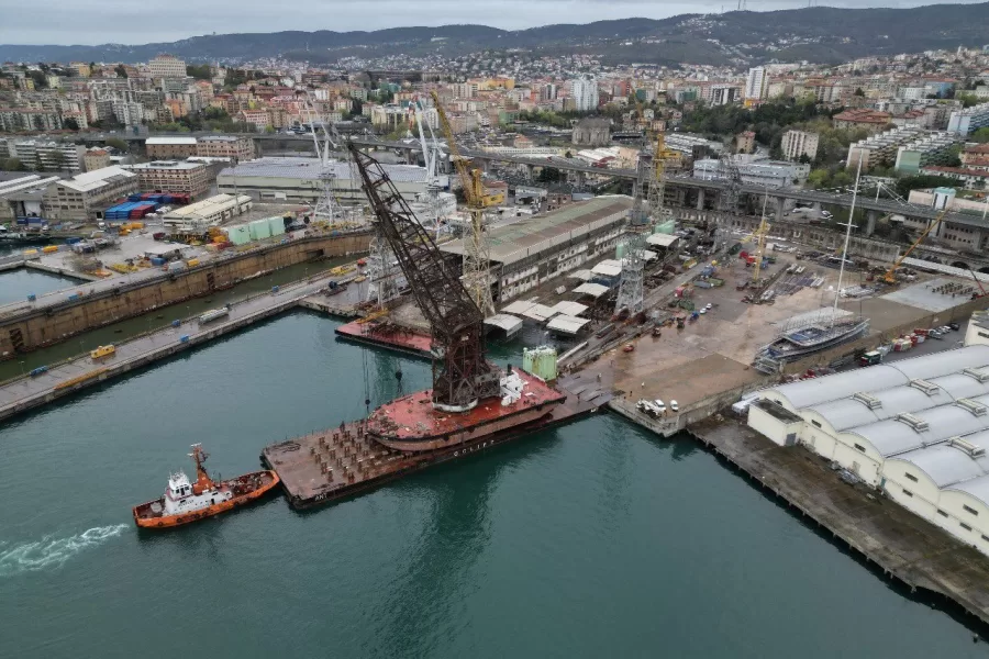 PORTO DI TRIESTE PORTI MOLO MOLI CARGO GRU BANCHINA BANCHINE
