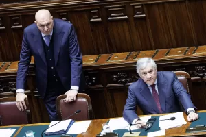 Il ministro della Difesa Guido Crosetto (sx) e il ministro degli Esteri Antonio Tajani nell’aula della Camera dei deputati in occasione delle comunicazioni sull’evoluzione della situazione internazionale e sulla richiesta di aiuti da parte dei paesi del Golfo, Roma, Giovedì 5 Marzo 2026 (Foto Roberto Monaldo / LaPresse) 

Defence minister Guido Crosetto (left) and  Foreign minister Antonio Tajani address the Chamber of deputies on the evolution of the international situation and the request for aid from the Gulf countries, Rome, Thursday, March 5, 2026 (Photo by Roberto Monaldo / LaPresse)