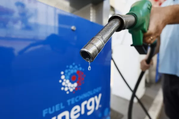 Le compagnie petrolifere con le mani dentro le tasche degli italiani: che fine hanno fatto le scorte di 30 giorni?