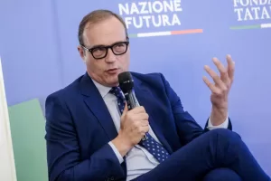 La dura settimana di Tommaso Cerno: dagli ascolti bassi alle accuse di nepotismo. Ma la Rai paga ancora bene