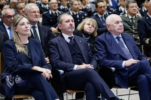 Il ministro della Giustizia Carlo Nodio (dx) con il capo di gabinetto Giusi Bartolozzi (sx) e il sottosegretario Andrea Delmastro Delle Vedove durante la presentazione del calendario della polizia penitenziaria, Roma, Martedì 2 Dicembre 2025 (Foto Roberto Monaldo / LaPresse) 

Justice minister Carlo Nordio (right) with head of cabinet Giusi Bartolozzi (left) and undersecretary Andrea Delmastro Delle Vedove during the presentation of the penitentiary police calendar, Rome, Tuesday, December 2, 2025 (Photo by Roberto Monaldo / LaPresse)