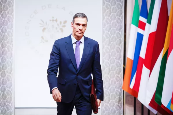 Spanish Prime Minister Pedro Sanchez arrives for a meeting of the Coalition of the Willing at the Elysee Palace in Paris, France, Tuesday, Jan.6, 2026. (Yoan Valat, Pool photo via AP)