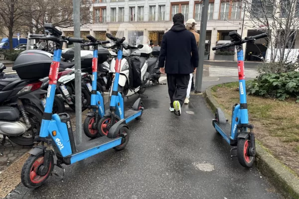 ,  December 19, 2025, Milano, Italy (photo Gian Mattia DAlberto/Lapresse)

Monopattini posteggiati sui marciapiedi , piazza Fontana, 19 Dicembre 2025 , Milano, Italia (photo Gian Mattia DAlberto/Lapresse)