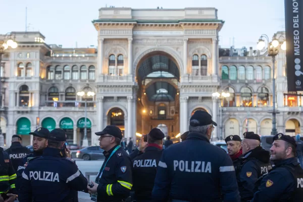 Piazza Diaz angolo Museo del Novecento fuori dal Ricevimento per i capi di Stato offerto dal Presidente della Repubblica Mattarella – Milano, Italia – Venerdì, 6 febbraio 2026 (foto Stefano Porta / LaPresse)

Piazza Diaz, corner of the Museum of the Twentieth Century, outside the Reception for Heads of State hosted by President Mattarella. – Milan, Italy – Friday, February 6, 2026
  (photo Stefano Porta / LaPresse)