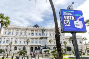 In Piazza Cavour davanti alla Corte di Cassazione  propaganda  elettorale per il SI al referendum sulla riforma delle carriere in magistratura. Roma  Venerdì 13 Febbraio 2026 (foto Mauro Scrobogna /LaPresse)

In Piazza Cavour, in front of the Court of Cassation, electoral propaganda for a YES vote in the referendum on judicial career reform was being displayed. Rome, Friday, February 13 2026 (Photo by Mauro Scrobogna / LaPresse)