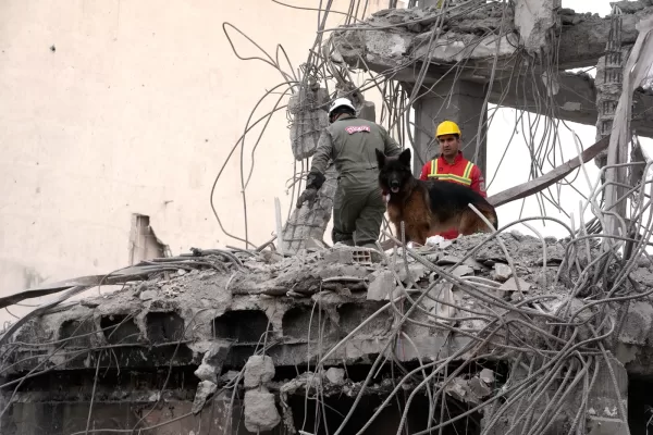 Firefighters work at a residential building damaged last Monday during the U.S.-Israeli air campaign in Tehran, Iran, Thursday, March 12, 2026. (AP Photo/Vahid Salemi)





Associate Press/ LaPresse
Only Italy and Spain