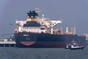 Liberia-flagged tanker Shenlong Suezmax, carrying crude oil from Saudi Arabia, that arrived clearing the Strait of Hormuz, is seen at the Mumbai Port in Mumbai, India, Thursday, March 12, 2026. (AP Photo/Rafiq Maqbool)





Associate Press/ LaPresse
Only Italy and Spain