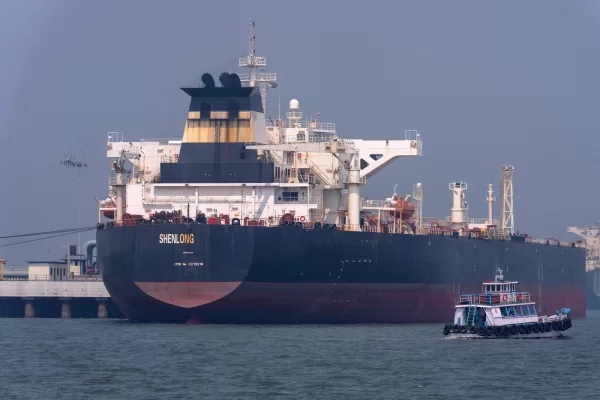 Liberia-flagged tanker Shenlong Suezmax, carrying crude oil from Saudi Arabia, that arrived clearing the Strait of Hormuz, is seen at the Mumbai Port in Mumbai, India, Thursday, March 12, 2026. (AP Photo/Rafiq Maqbool)





Associate Press/ LaPresse
Only Italy and Spain