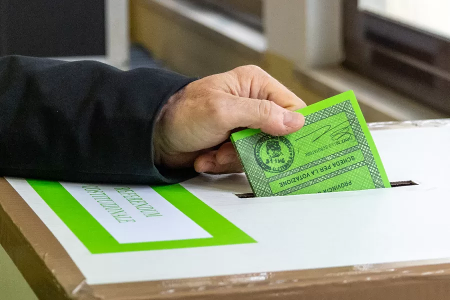 cittadinin al voto per il referendum giustizia.  nella foto il sindaco roberto gualtieri al voto    roma 22 mar 2026
