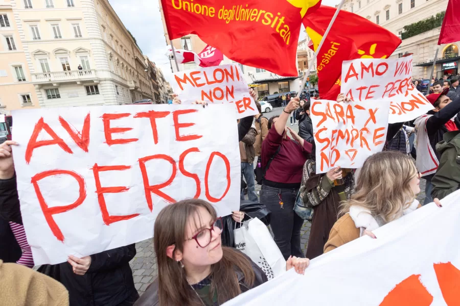 festeggiamenti per la vittoria del No al referendum sulla magistratura. Roma, Lunedì 23 Marzo 2026  (photo by Mauro Scrobogna / LaPresse)

celebrations for the victory of the “No” vote in the referendum on the judiciary Rome Monday March 23 2026 (photo by Mauro Scrobogna / LaPresse)