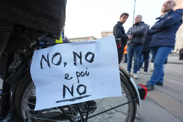 Festeggiamenti in Piazza Duomo per la vittoria del no al Referendum sulla riforma della giustizia,   Milano (Italy) March 23, 2026 (Photo Claudio Furlan/LaPresse)

Celebrations in Piazza Duomo to mark the victory of the no vote in the referendum on judicial reform,   Milan (Italy), 23 March 2026 (Photo: Claudio Furlan/LaPresse)