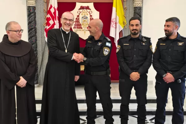 Pizzaballa e i poliziotti israeliani, ognuno ha il suo dovere tra errore di valutazione ed eccesso di zelo Pizzaballa e i poliziotti israeliani, ognuno ha il suo dovere tra errore di valutazione ed eccesso di zelo