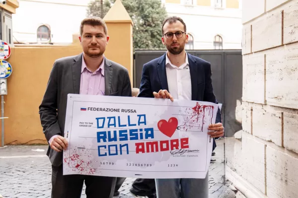 Filorussi e pro-Pal alla Camera per il No al referendum, a loro l’assegno ‘Dalla Russia con Amore’