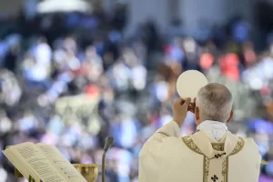Foto Vatican Media/LaPresse 
1 Novembre 2025  – Città del Vaticano, Cronaca – 
Papa Leone XIV – Santa Messa per il Giubileo del mondo educativo e proclamazione a Dottore della Chiesa di San John Henry Newman 
DISTRIBUTION FREE OF CHARGE – NOT FOR SALE
