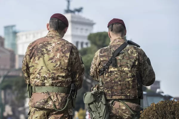 Foto Roberto Monaldo / LaPresse
25-12-2016 Roma
Cronaca
Militari impegnati nell’operazione “Strade Sicure” 
Nella foto Controlli in via dei Fori Imperiali 

Photo Roberto Monaldo / LaPresse
25-12-2016 Rome (Italy)
Soldiers engaged in the operation “Safe Streets”
In the photo Soldiers in Via dei Fori Imperiali
