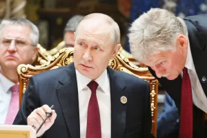 Russian President Vladimir Putin, left, speaks with Kremlin Spokesman Dmitry Peskov during the summit of the Commonwealth of Independent States at the Palace of the Nation in Dushanbe, Tajikistan, Friday, Oct. 10, 2025. (Grigory Sysoyev, Sputnik, Kremlin Pool Photo via AP)
associated Press / LaPresse
Only italy and spain Russian President Vladimir Putin, left, speaks with Kremlin Spokesman Dmitry Peskov during the summit of the Commonwealth of Independent States at the Palace of the Nation in Dushanbe, Tajikistan, Friday, Oct. 10, 2025. (Grigory Sysoyev, Sputnik, Kremlin Pool Photo via AP)
associated Press / LaPresse
Only italy and spain