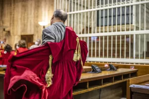 Abuso d’ufficio, fake news sulla reintroduzione del reato. E nella direttiva anticorruzione spunta l’esempio dei giudici Abuso d’ufficio, fake news sulla reintroduzione del reato. E nella direttiva anticorruzione spunta l’esempio dei giudici